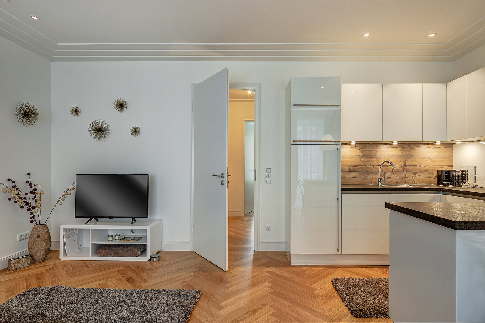 Premium stylish apartment in vintage building of Maxvorstadt - Photo 2
