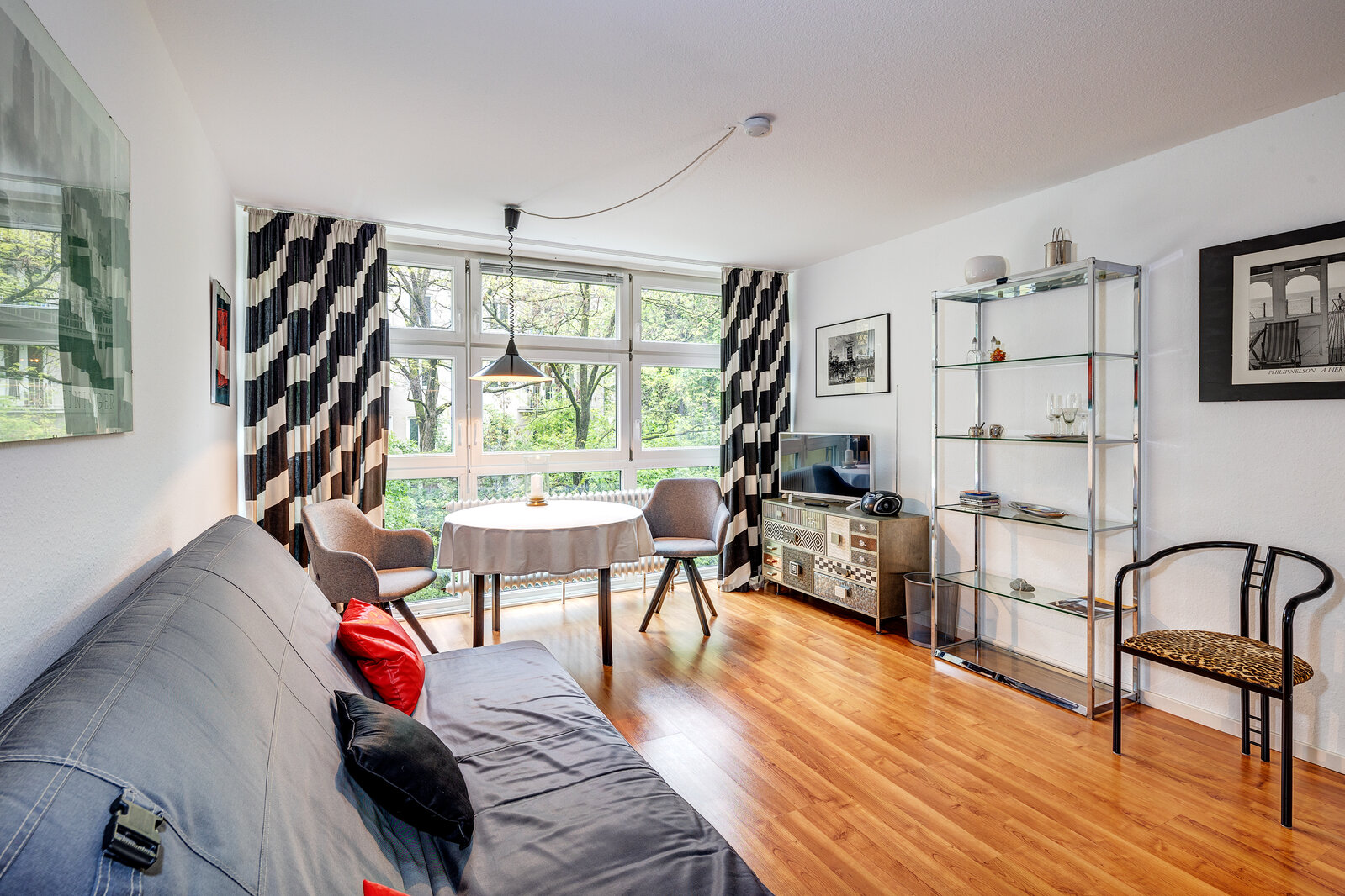 Best location, near university and Leopoldstrasse - Photo 3