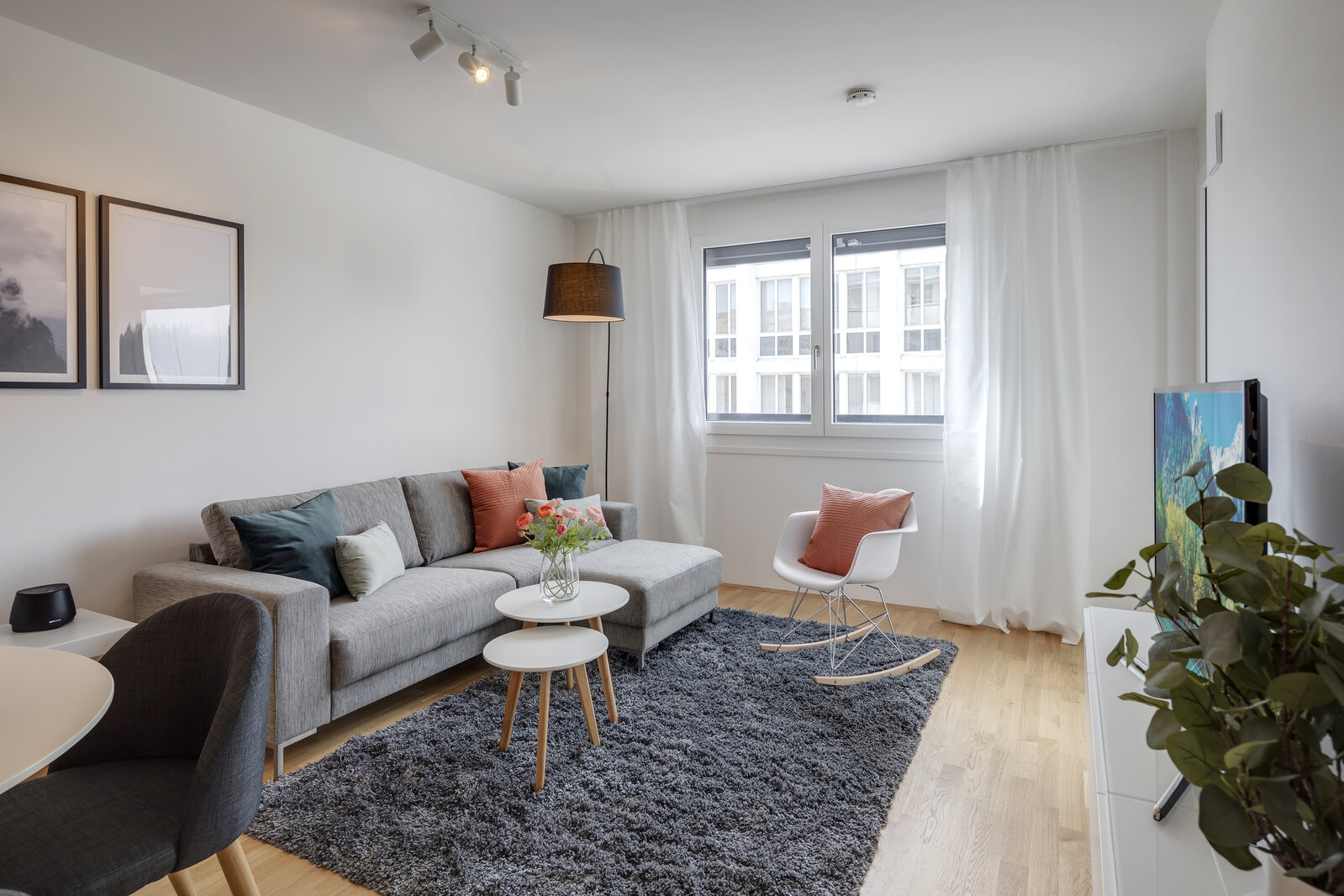 Beautifully furnished 2-room apartment with loggia - Foto 2