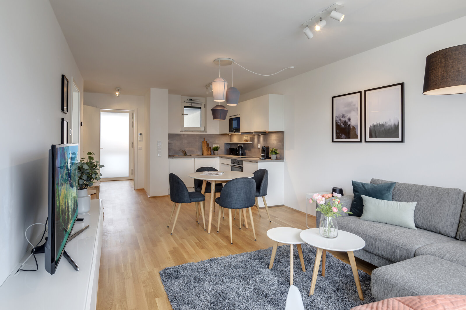 Beautifully furnished 2-room apartment with loggia - Foto 1