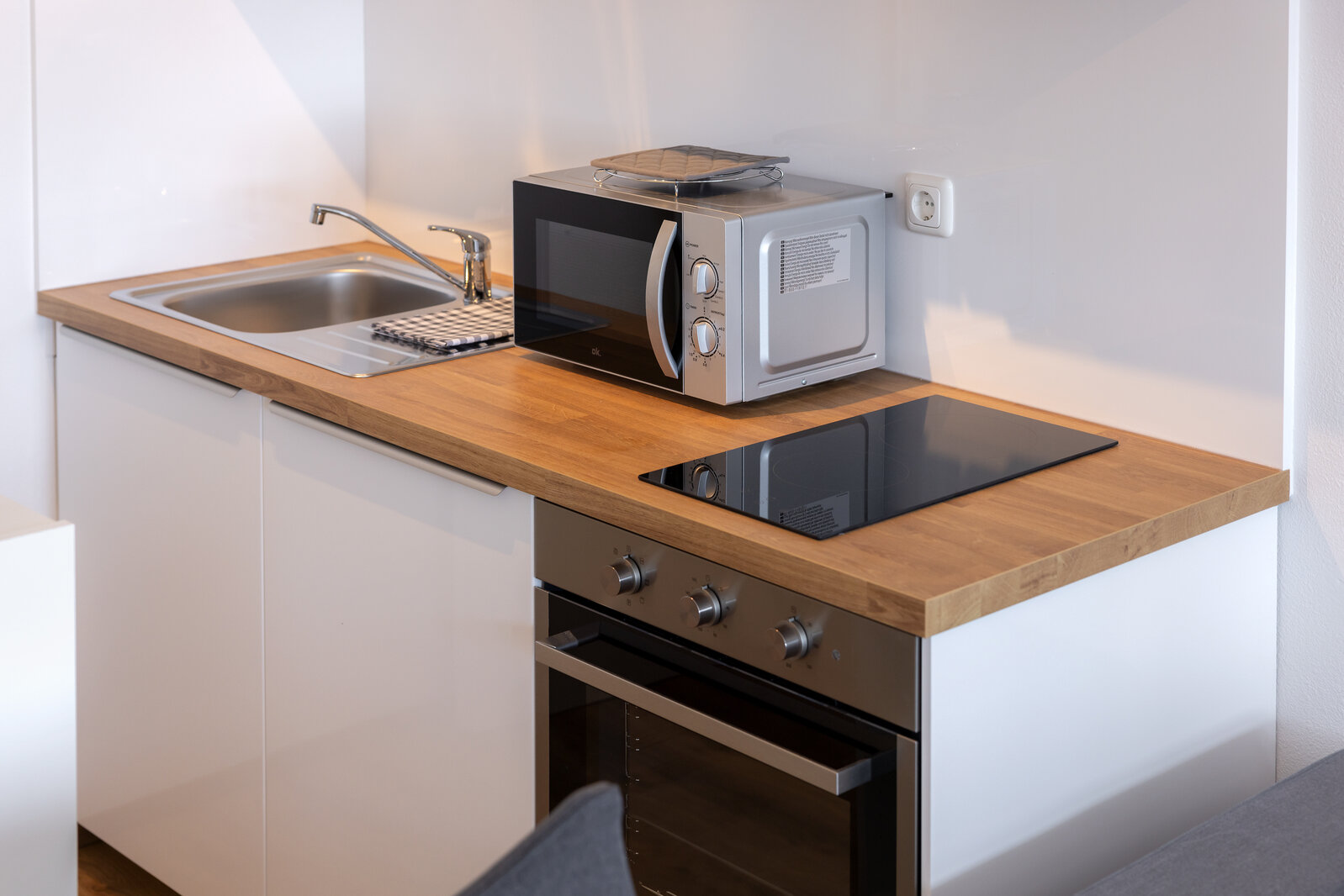 Near BMW: Temporary living in 1-room apartment in Schwabing - Photo 5