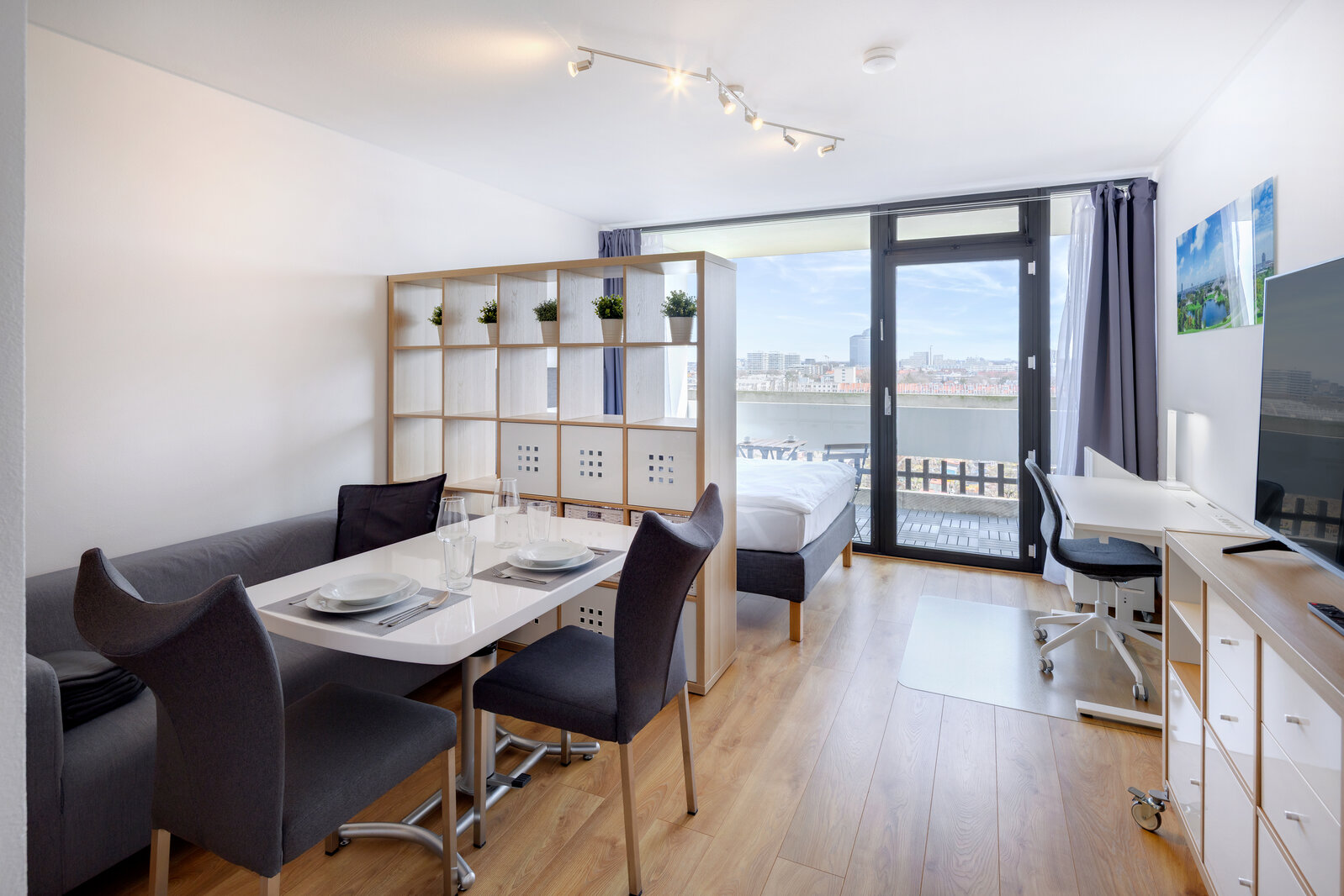 Near BMW: Temporary living in 1-room apartment in Schwabing - Photo 3