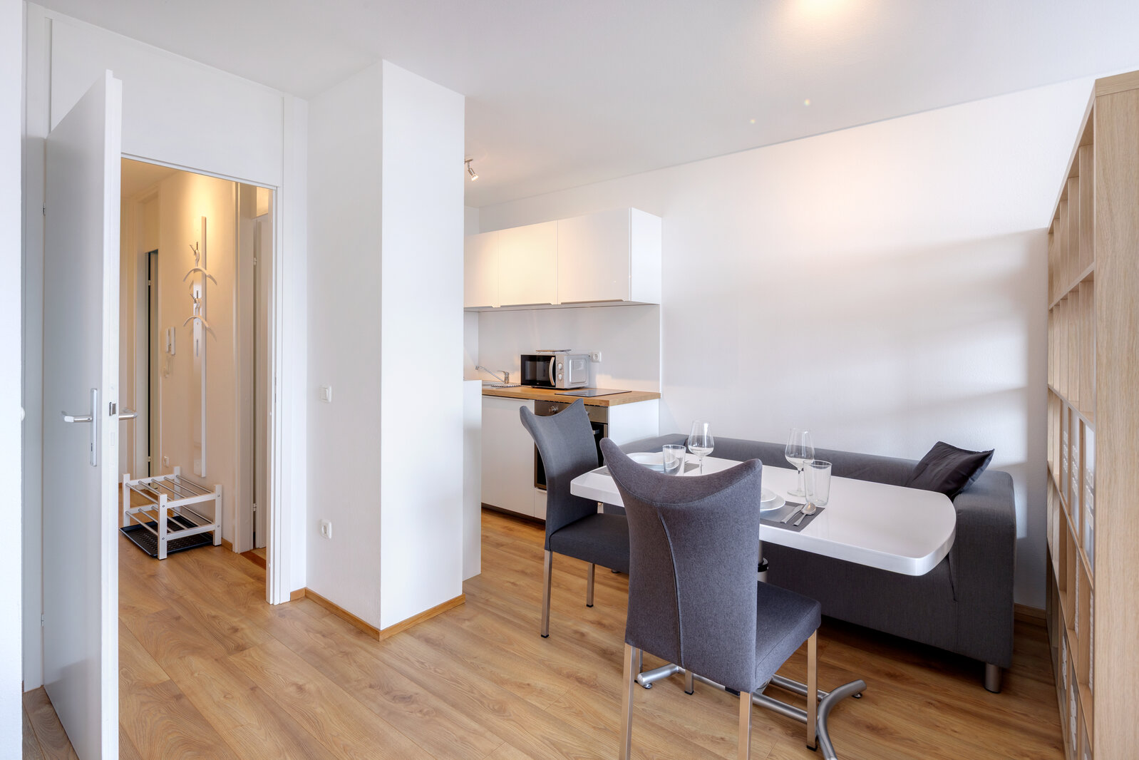 Near BMW: Temporary living in 1-room apartment in Schwabing - Photo 2