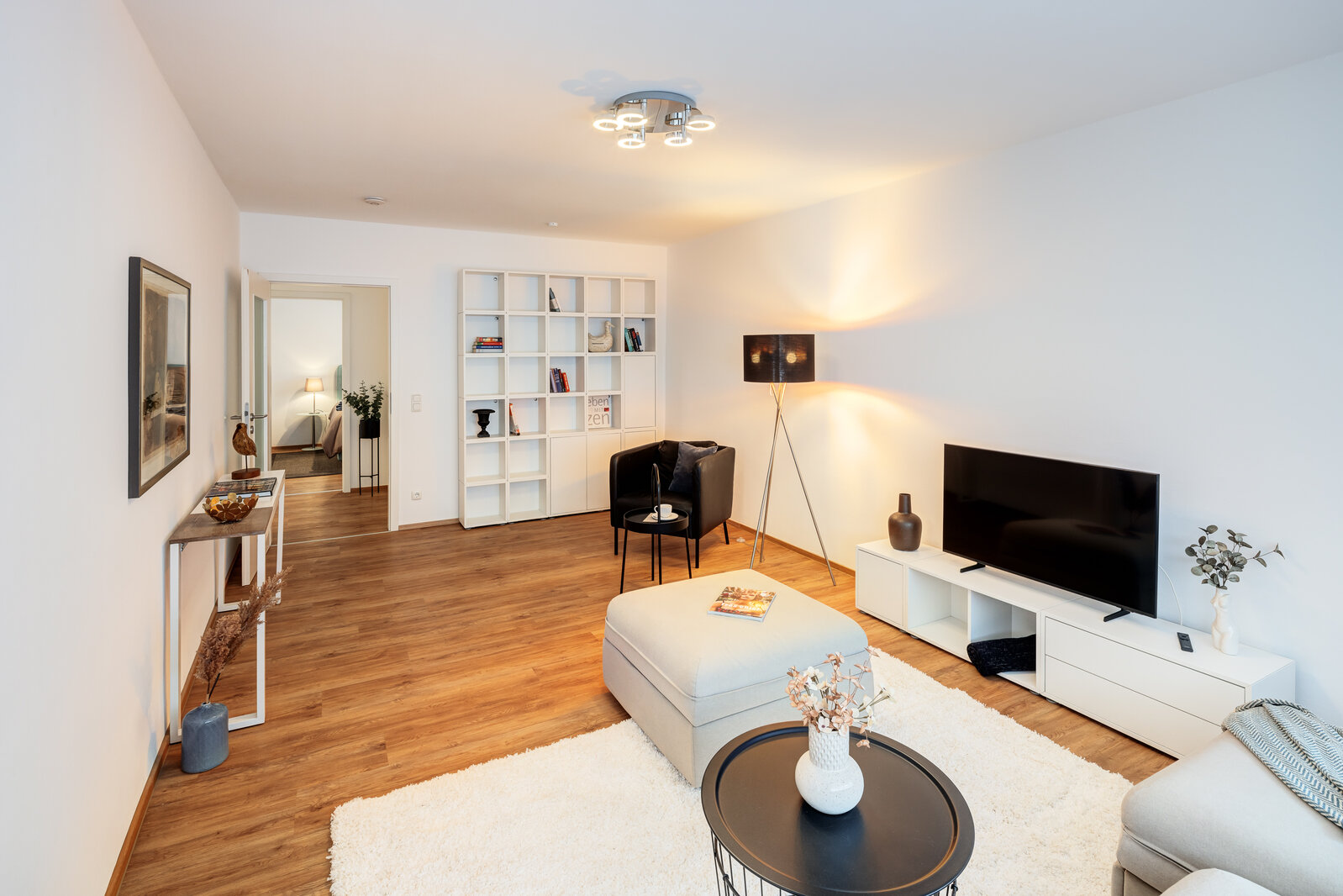 Hideaway at Bonner Platz for rent - Photo 2