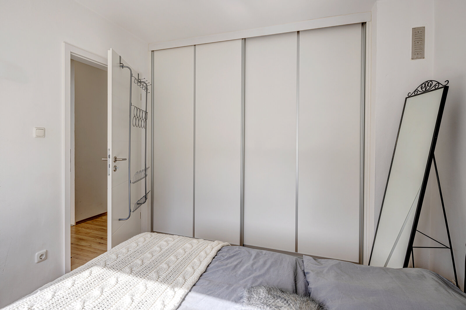 Bright apartment with large roof terrace for rent - Photo 4