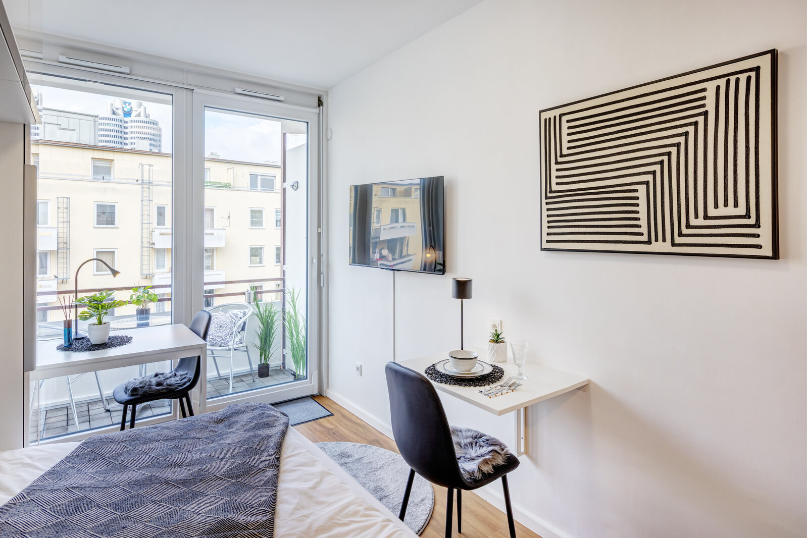 Small, modern and newly renovated 1-room studio apartment in Milbertshofen - Foto 2