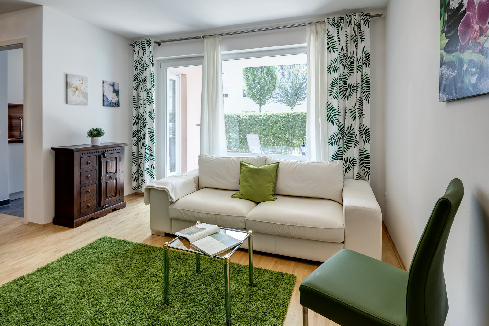 Bright furnished 2-room apartment with garden & terrace - Photo 4