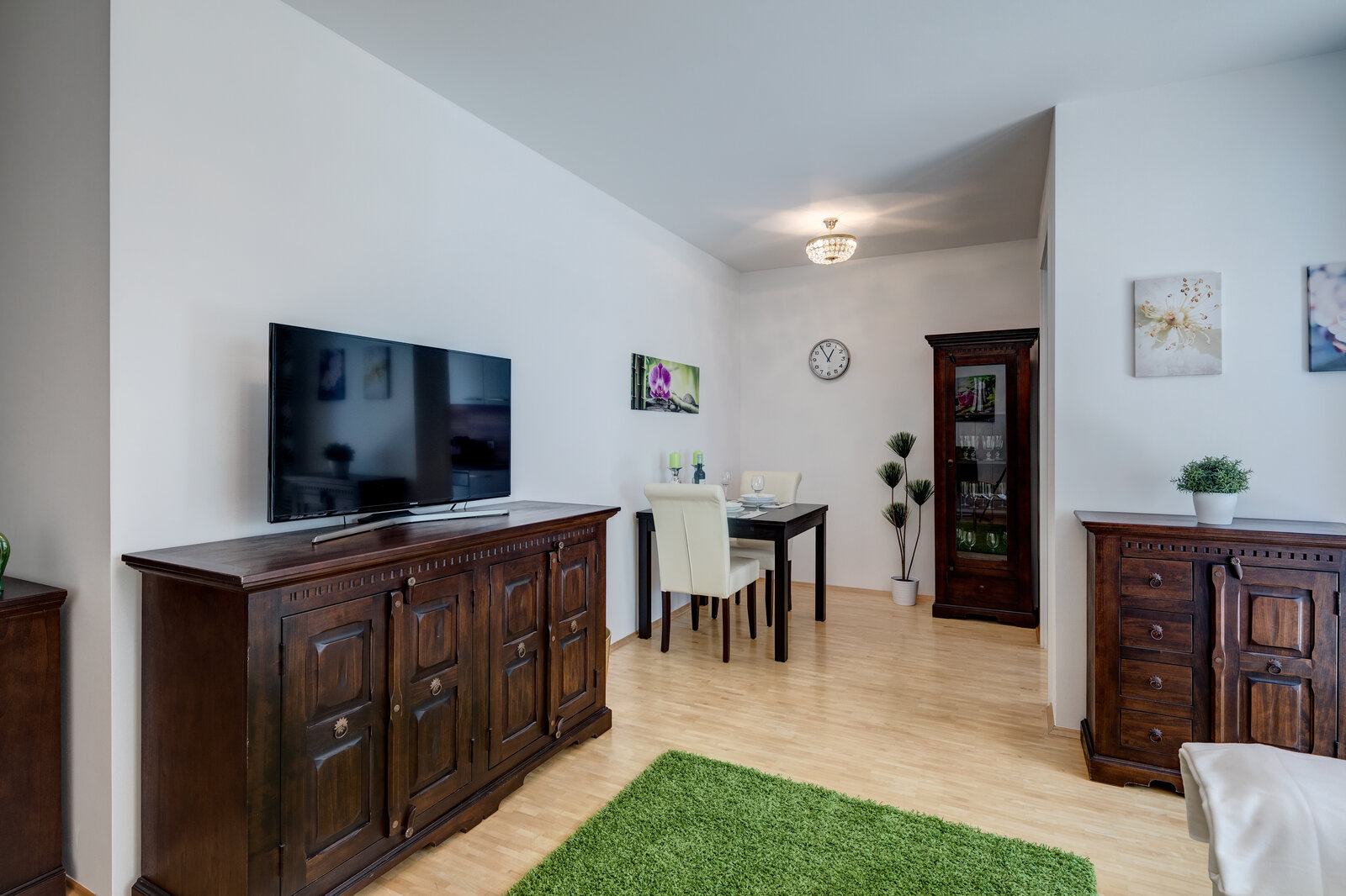 Bright furnished 2-room apartment with garden & terrace - Photo 3