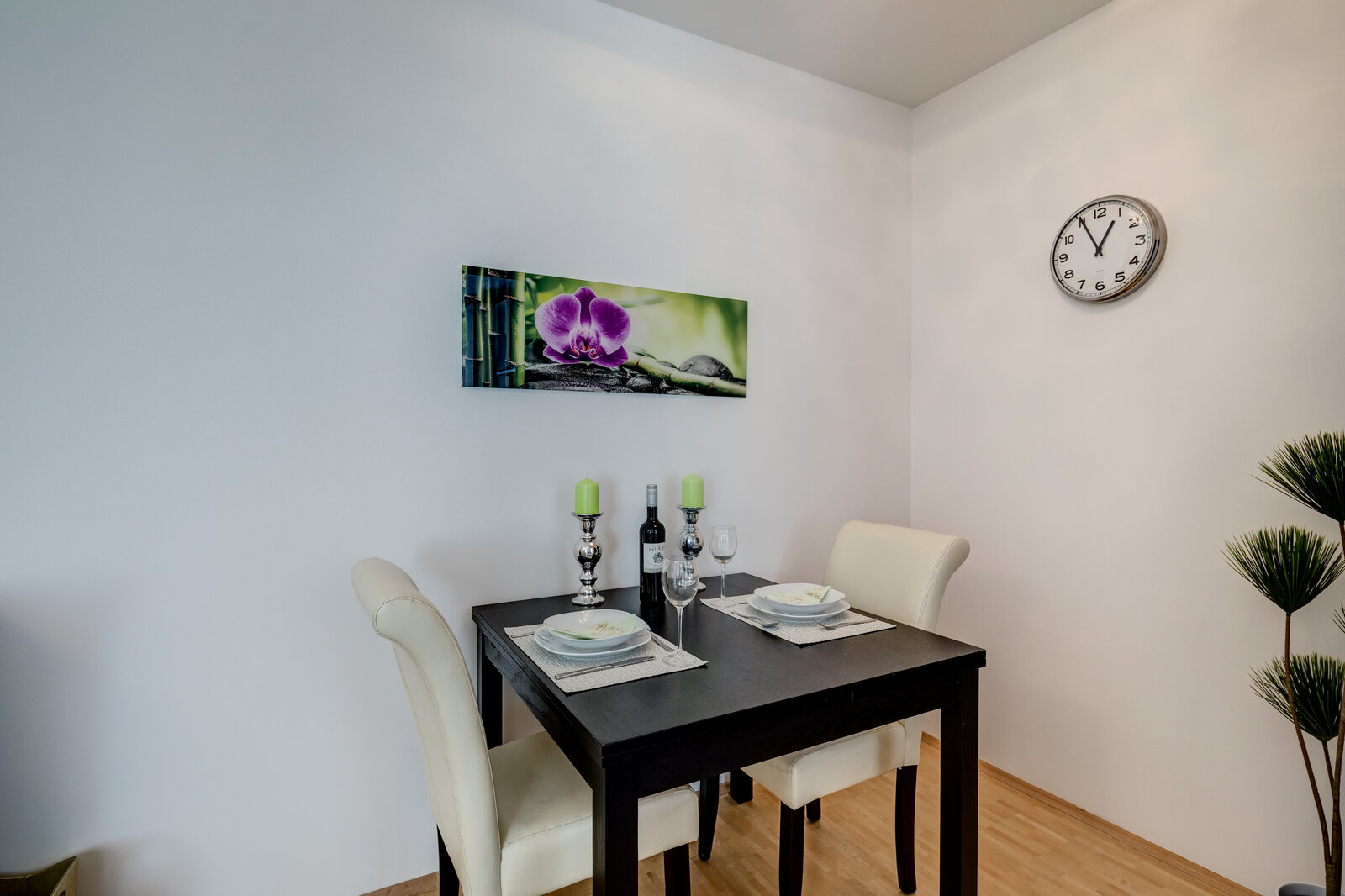 Bright furnished 2-room apartment with garden & terrace - Photo 5