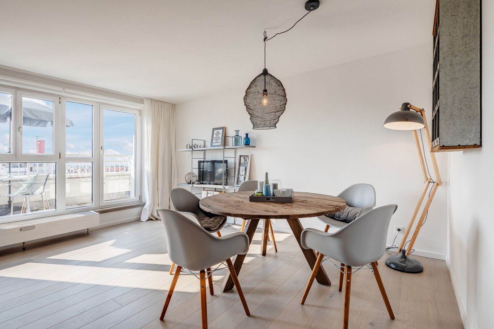 Bright 2-room apartment with two roof terraces - Photo 4