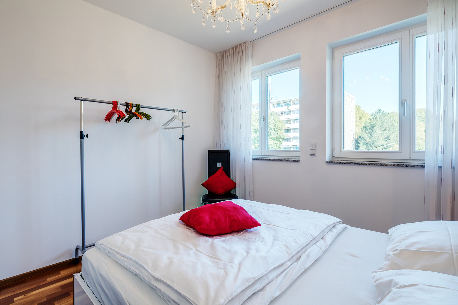 Pretty, furnished 4-room apartment with balcony - Photo 5