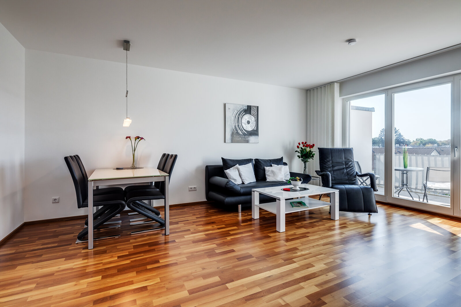 Pretty, furnished 4-room apartment with balcony - Photo 2