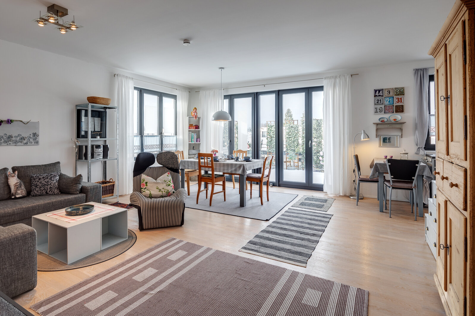Spacious 2-room apartment with parking space - Photo 2