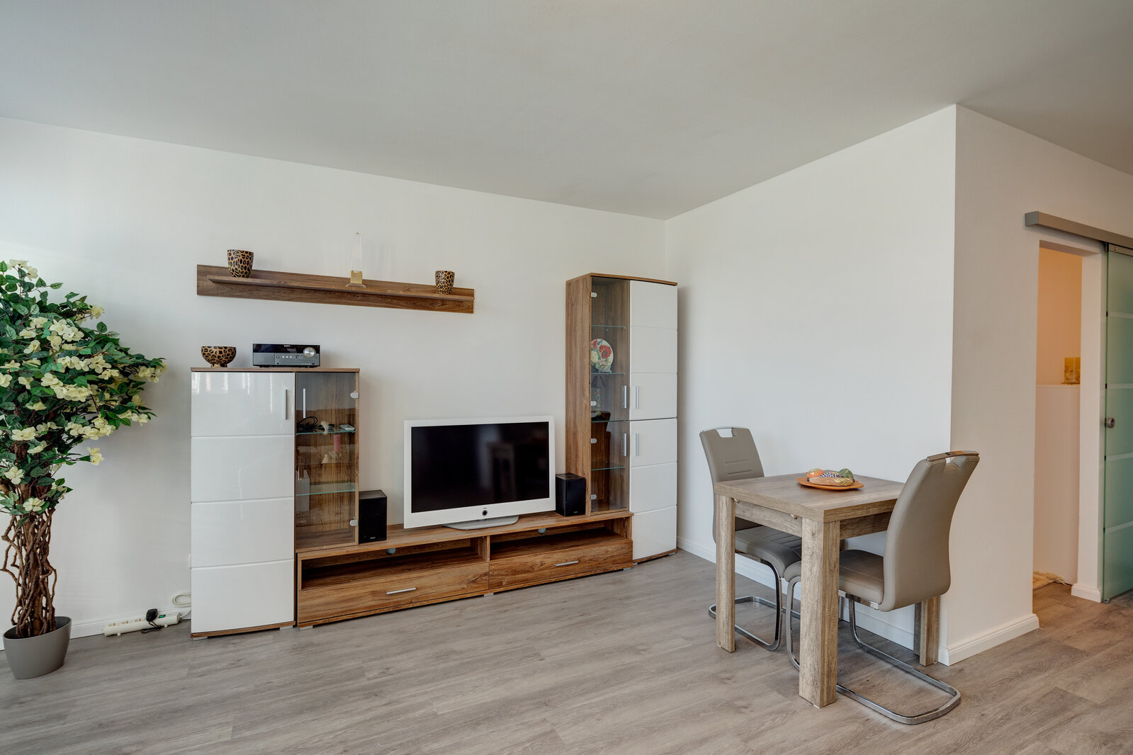 Modernly furnished 1.5-room apartment for rent - Photo 3
