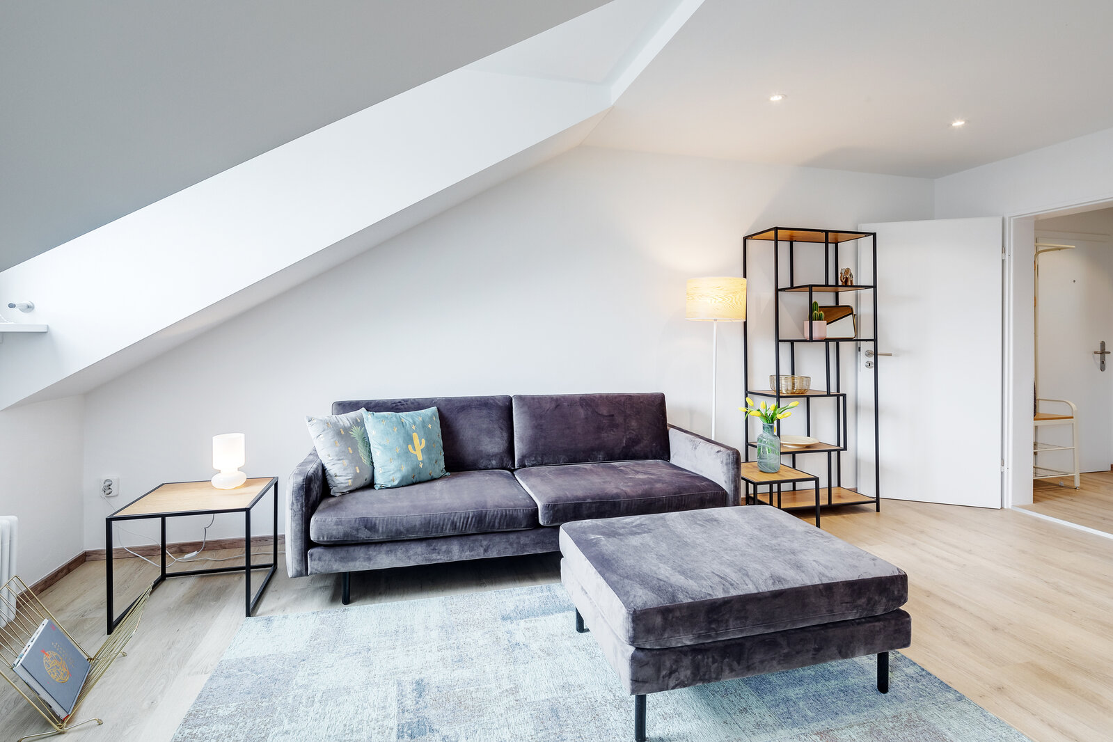 Apartment with roof terrace in Munich-Altbogenhausen - Foto 1