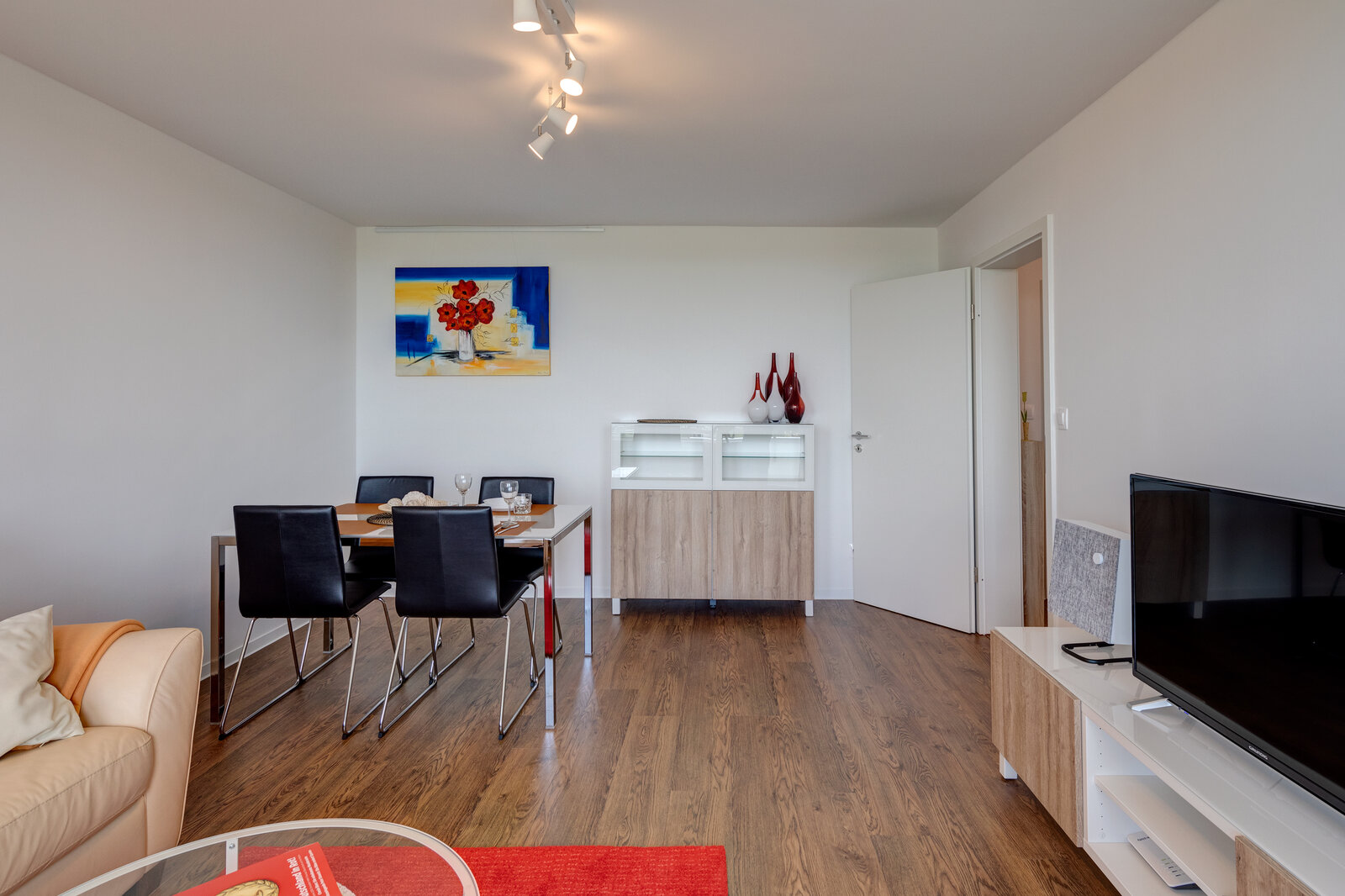 Furnished 2-room apartment with mountain view - Photo 5