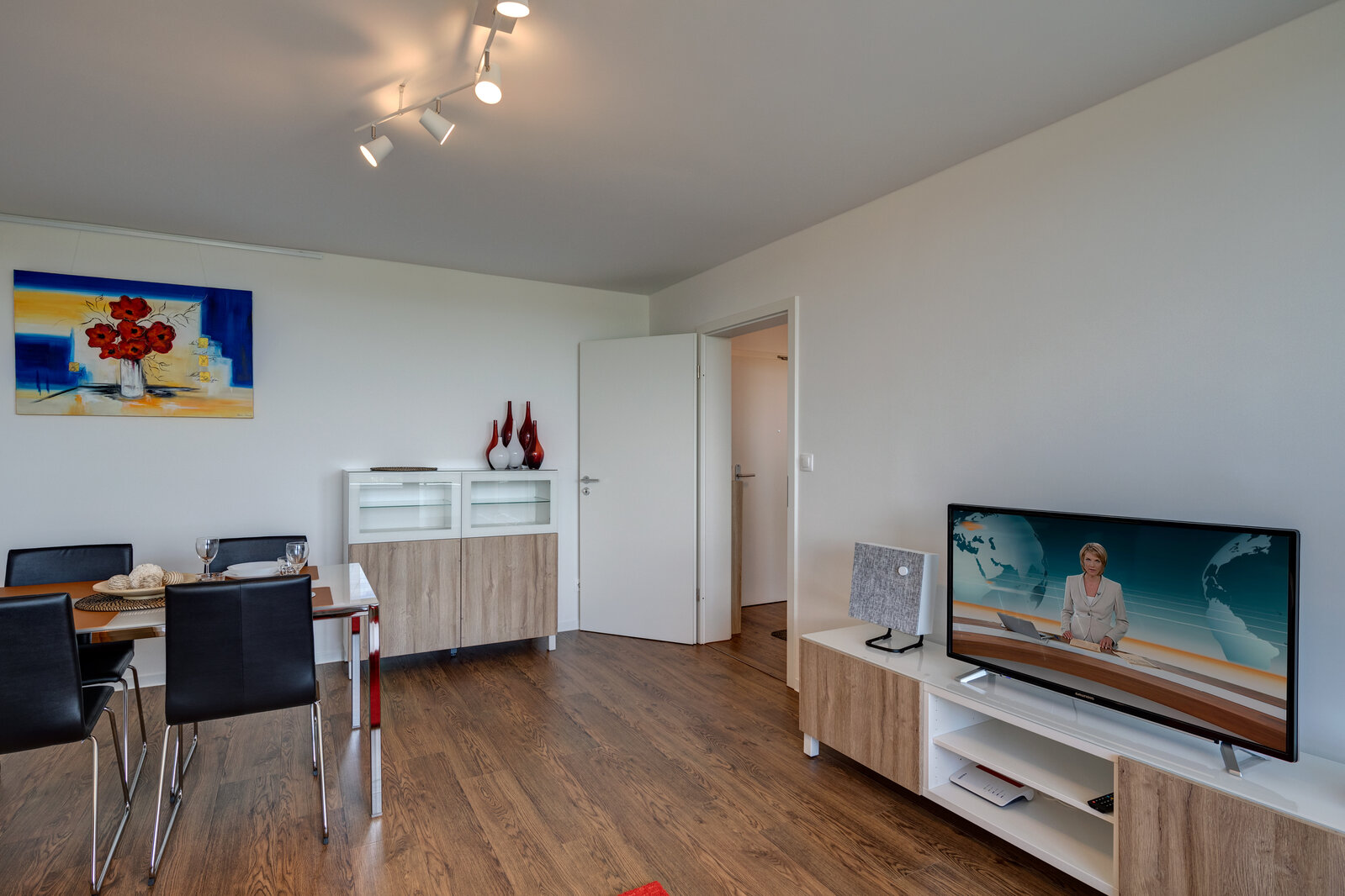 Furnished 2-room apartment with mountain view - Photo 2