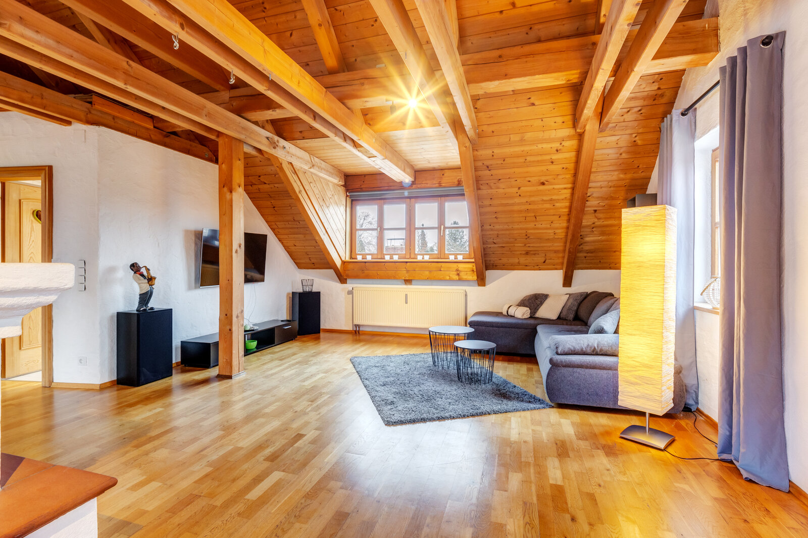 Comfortable and spacious apartment with balcony - Photo 1