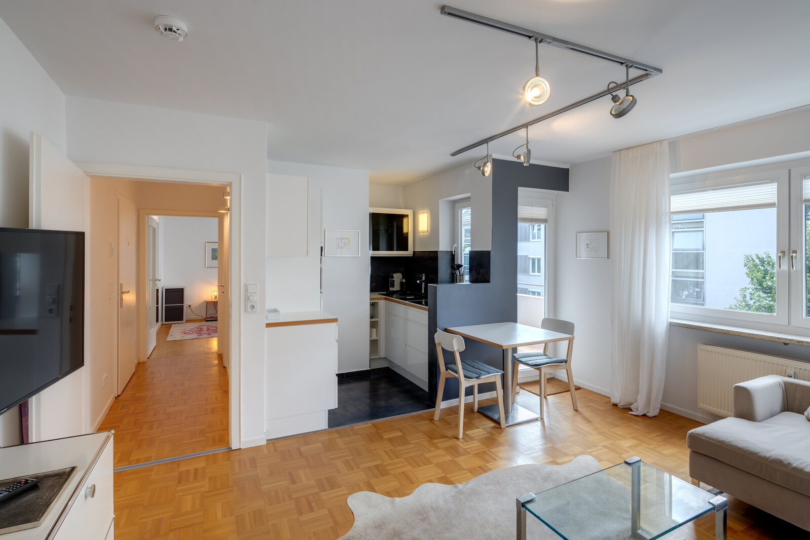 Modern furnished 2-room apartment for rent - Photo 3