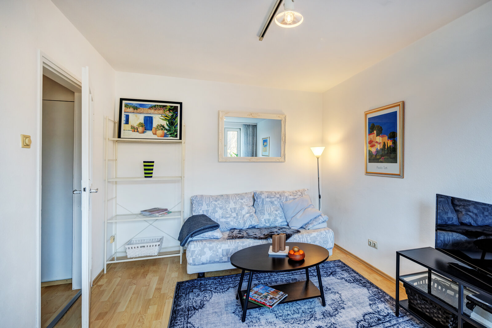 Comfortable 2-room apartment near Böhmerwaldplatz (U4) - Photo 1