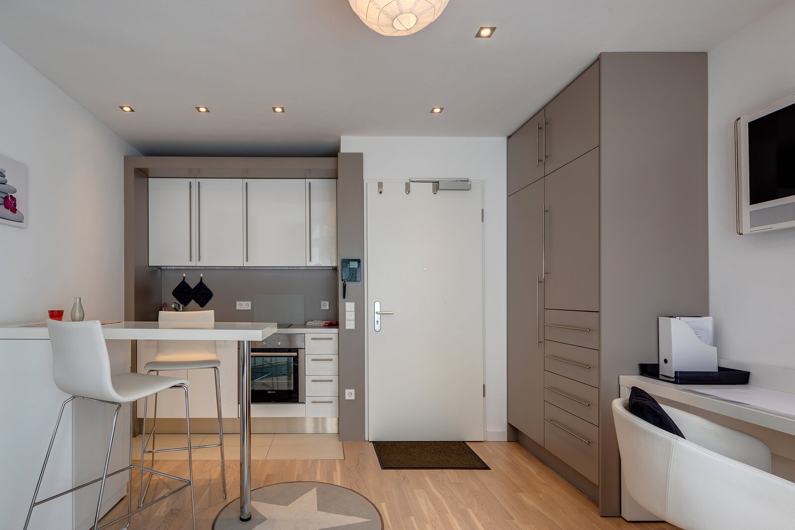 Modernly furnished 1-room apartment for rent - Foto 2