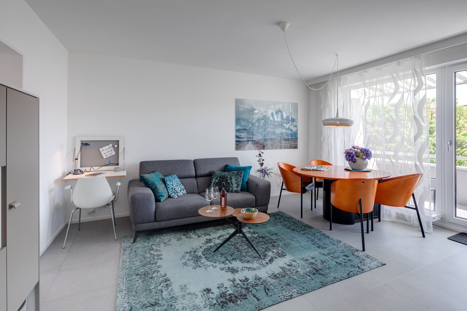 Trendy 2-room apartment with loggia - Photo 2