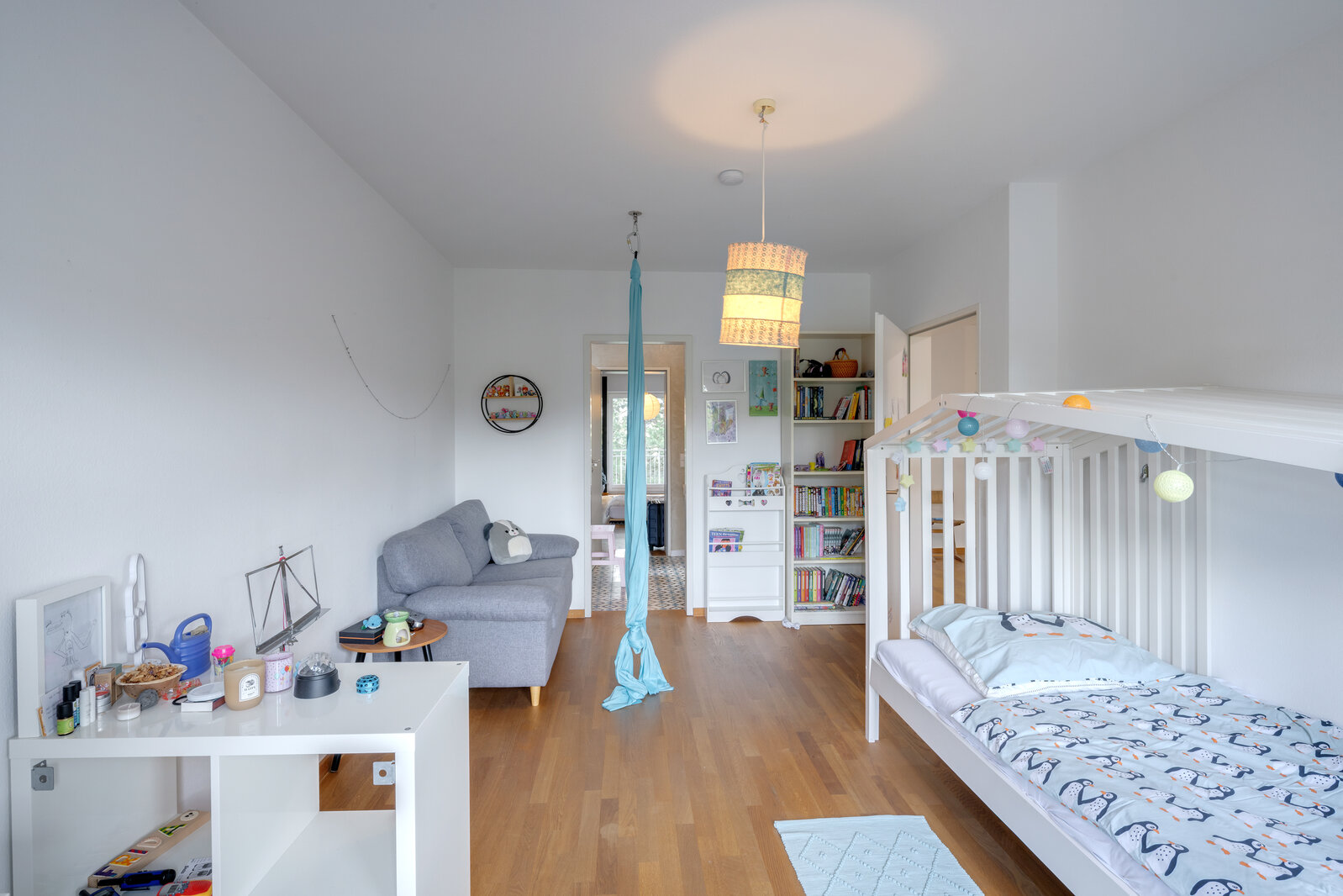 Generous semi-detached house with large garden - Photo 5