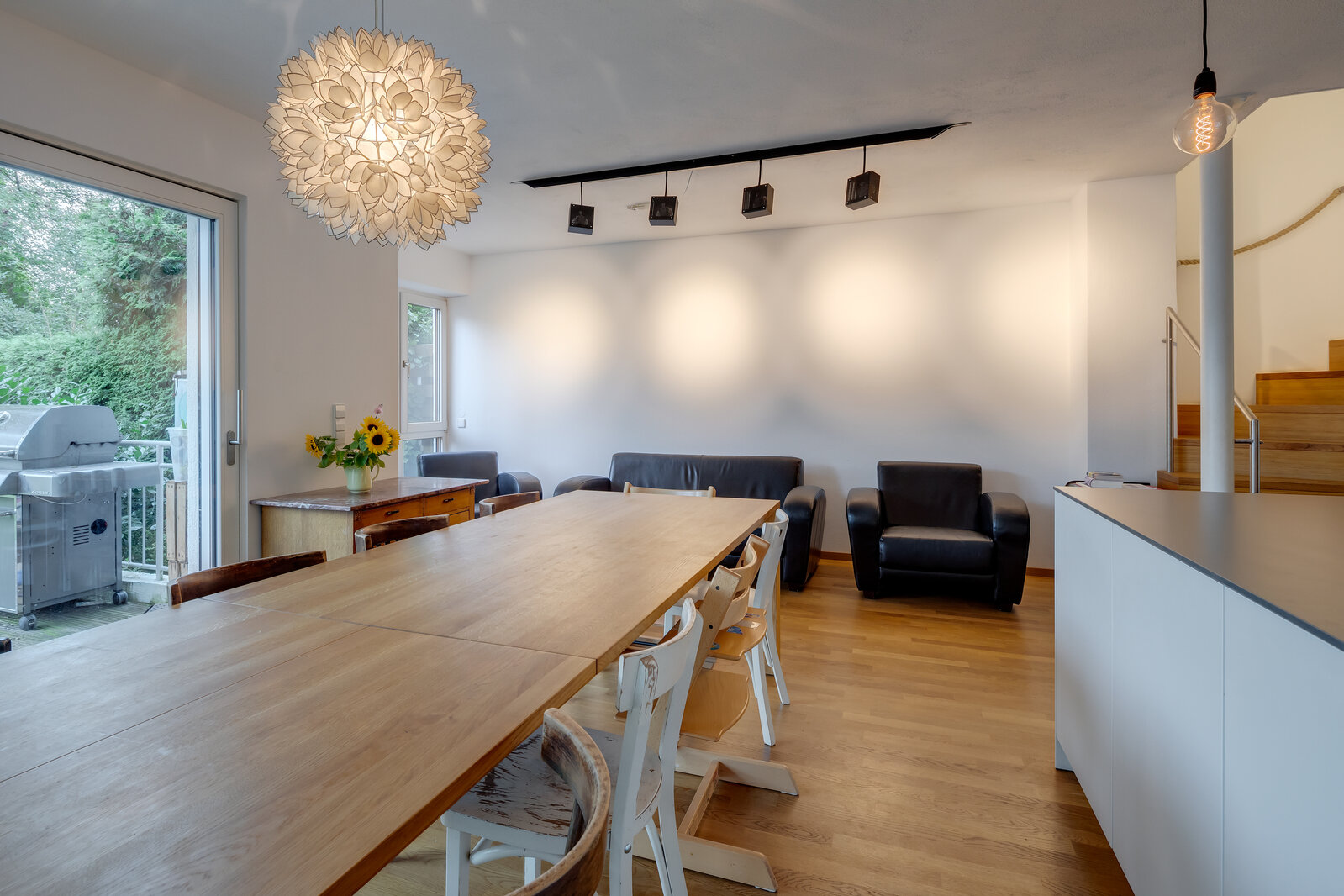 Generous semi-detached house with large garden - Foto 1