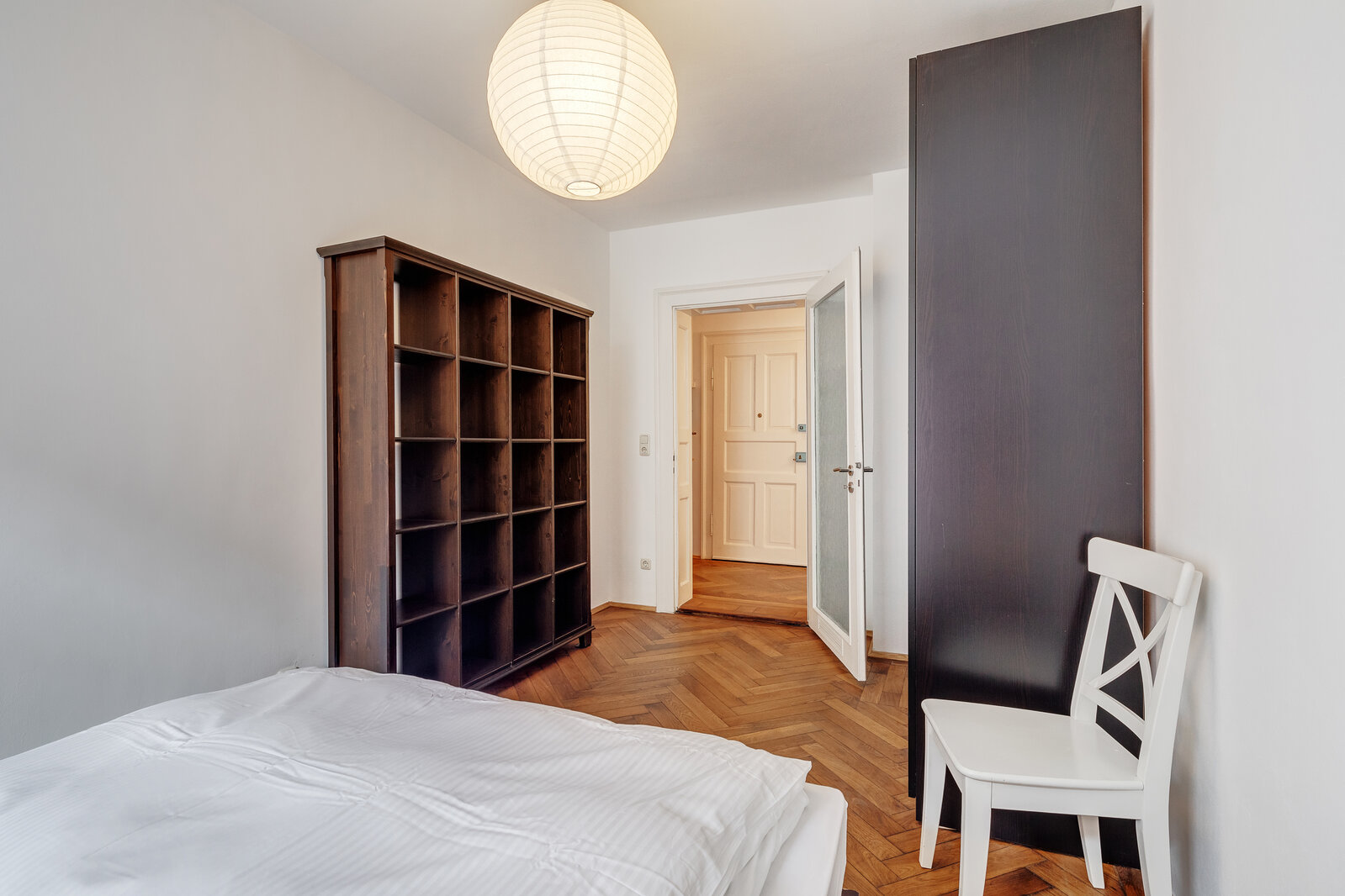 Attractive period apartment in popular location - Photo 4