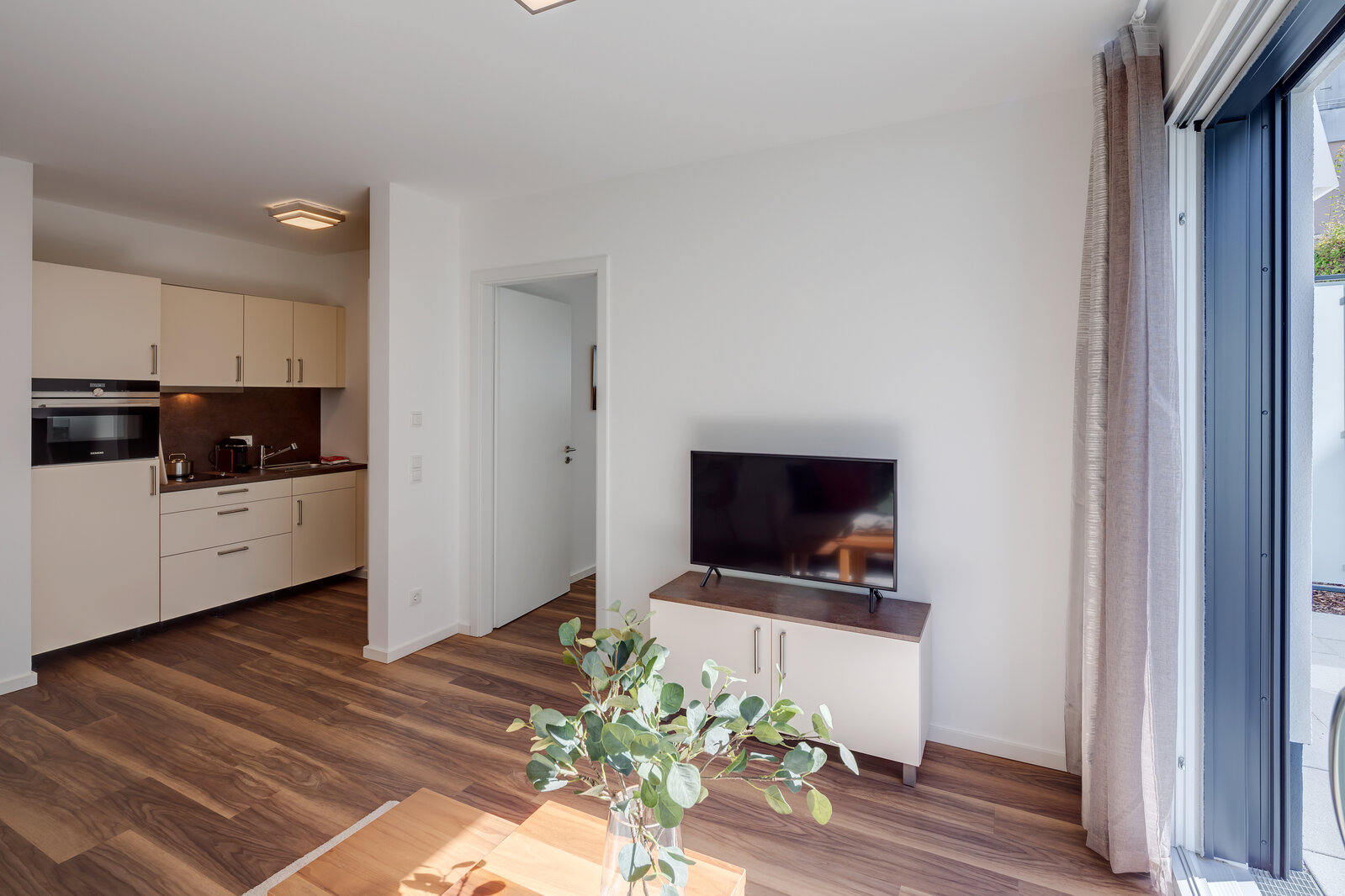 Rear building: ground floor apartment with terrace - Photo 2
