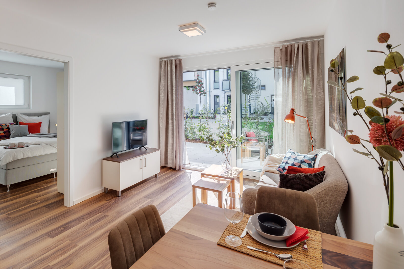 Rear building: ground floor apartment with terrace - Photo 1