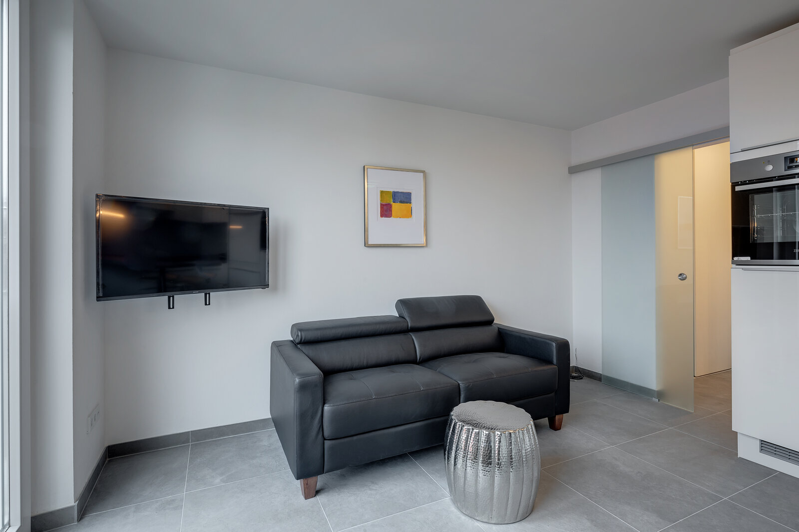 Lovely, bright apartment for rent - Photo 3