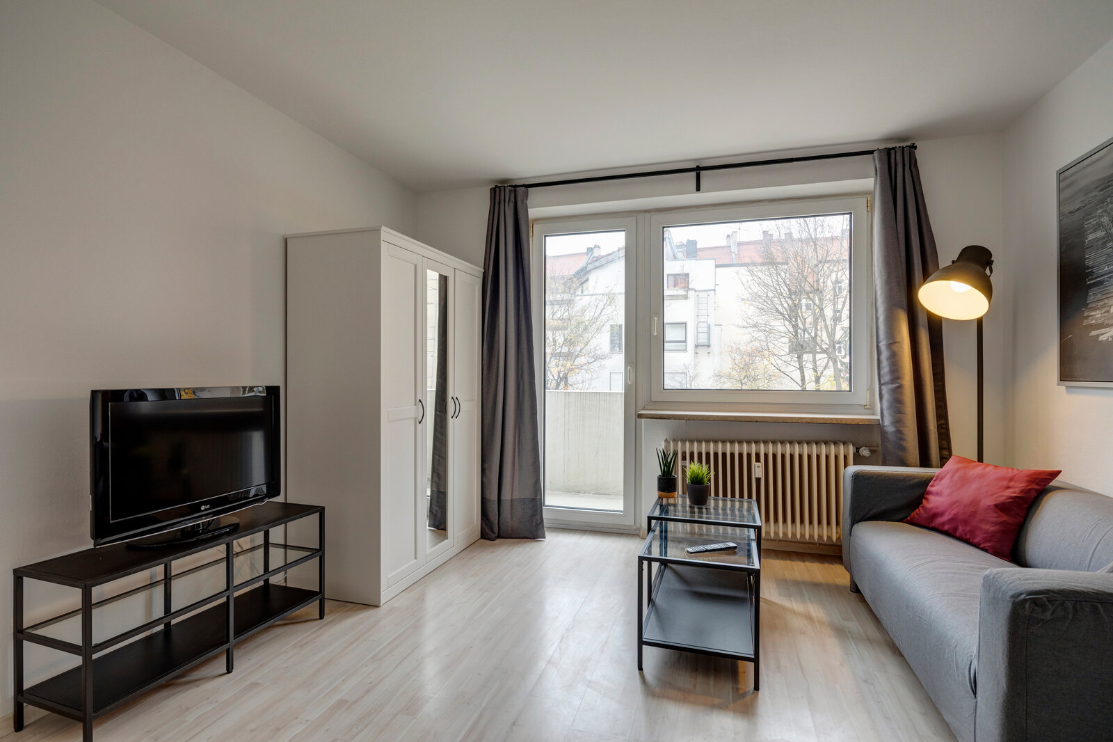 City apartment with balcony near Josephsplatz - Photo 3