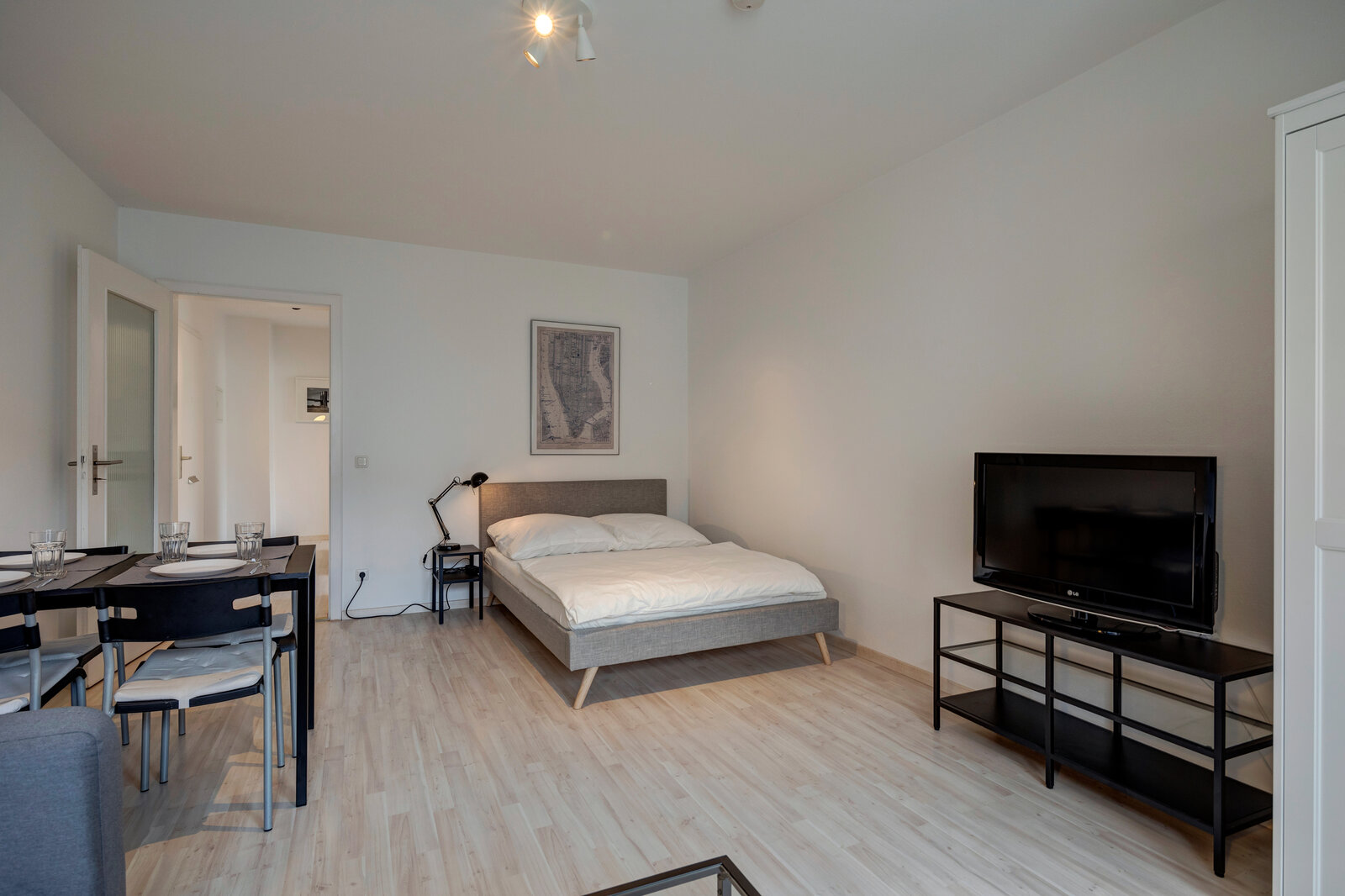 City apartment with balcony near Josephsplatz - Photo 5