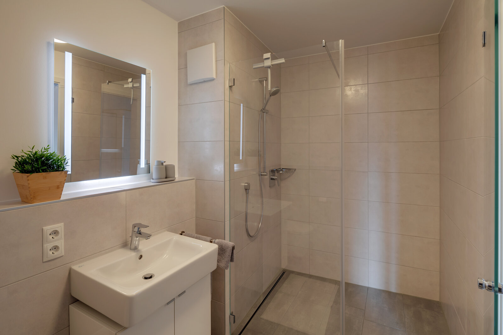 Stylish apartment for rent with like new furniture - Photo 4