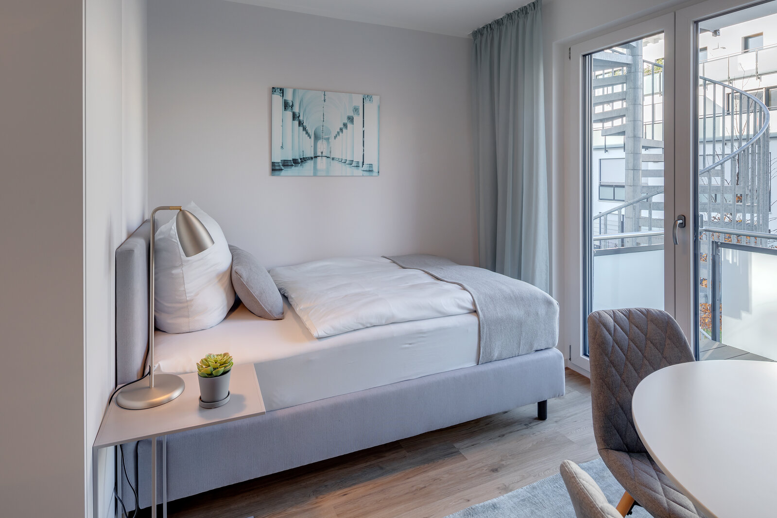 Stylish apartment for rent with like new furniture - Photo 1