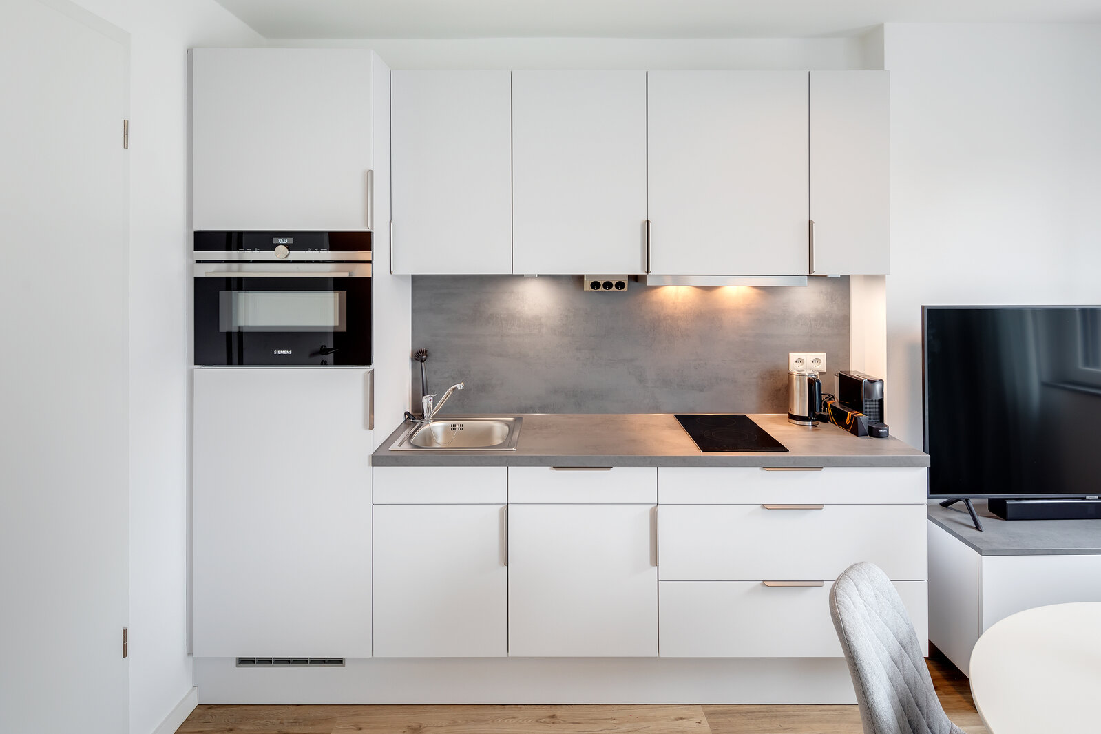 First occupancy: Modern apartment with balcony - Photo 2