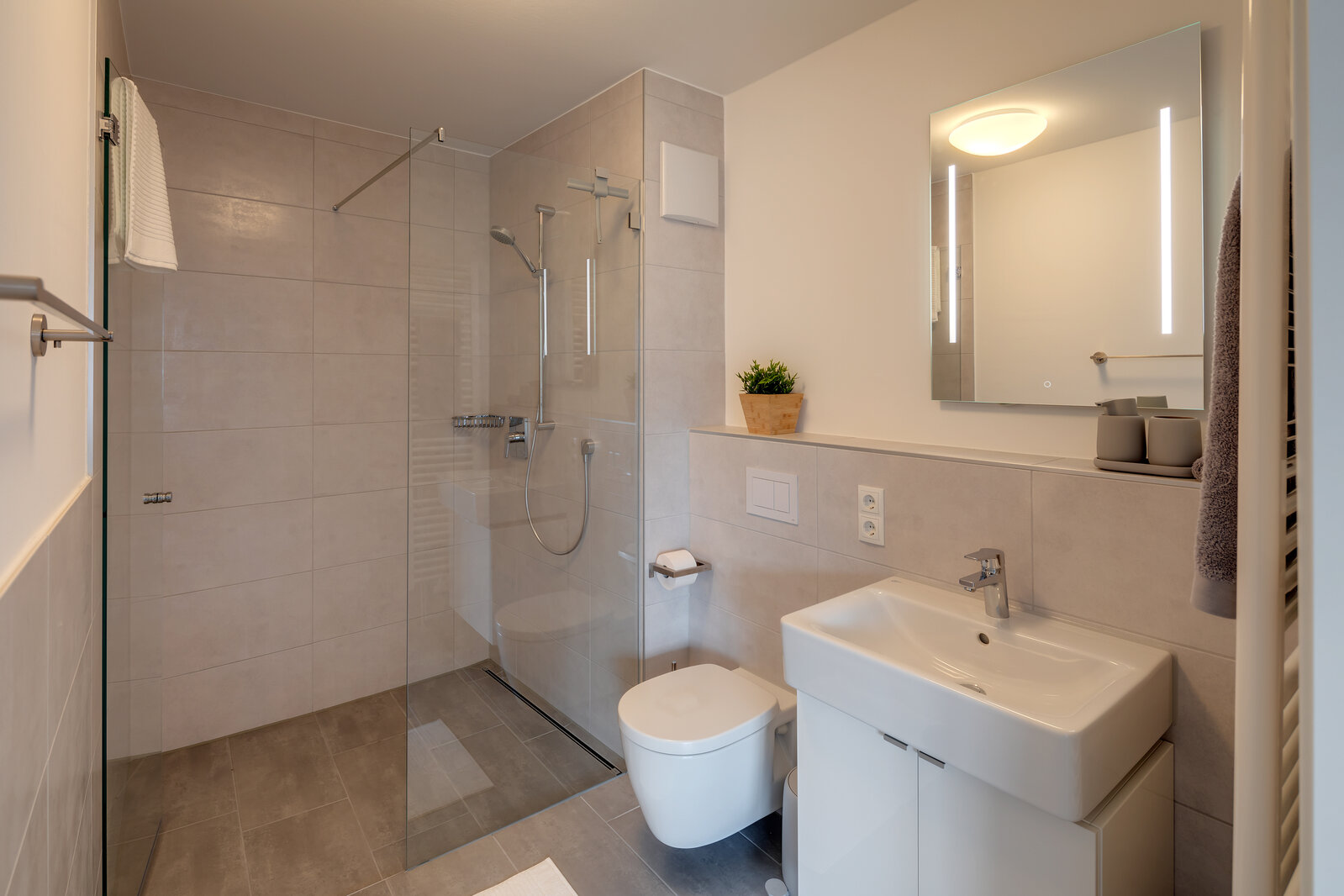 First occupancy: Modern apartment with balcony - Photo 4