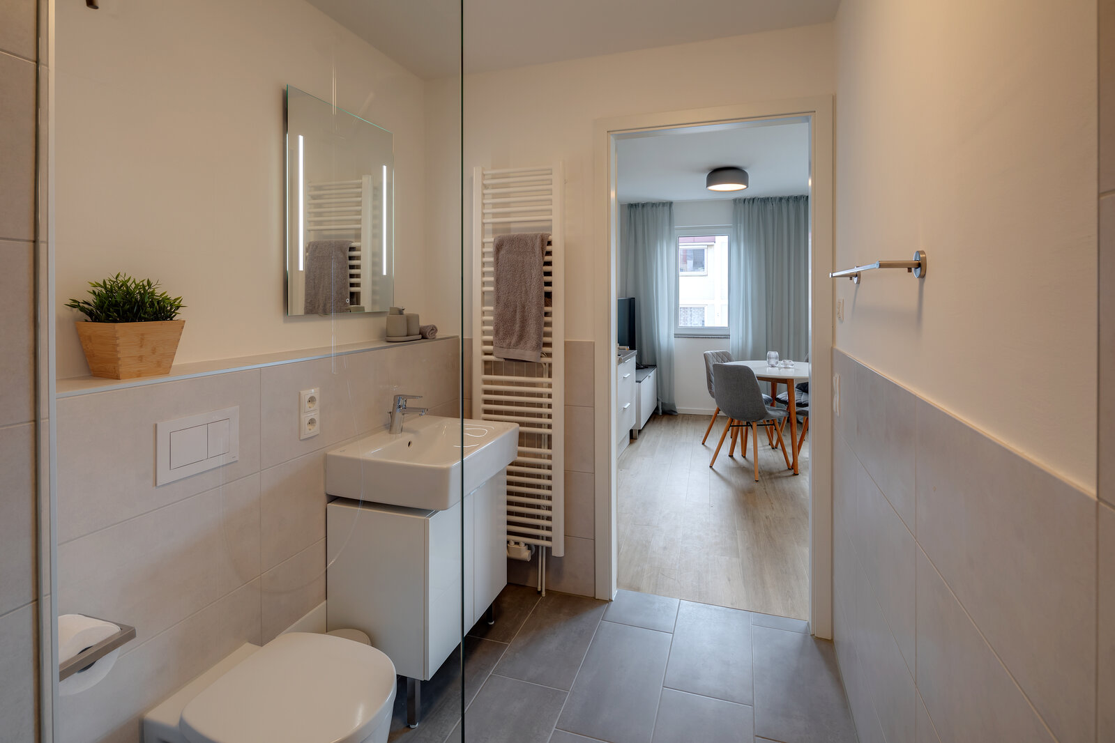 First occupancy: Modern apartment with balcony - Photo 3