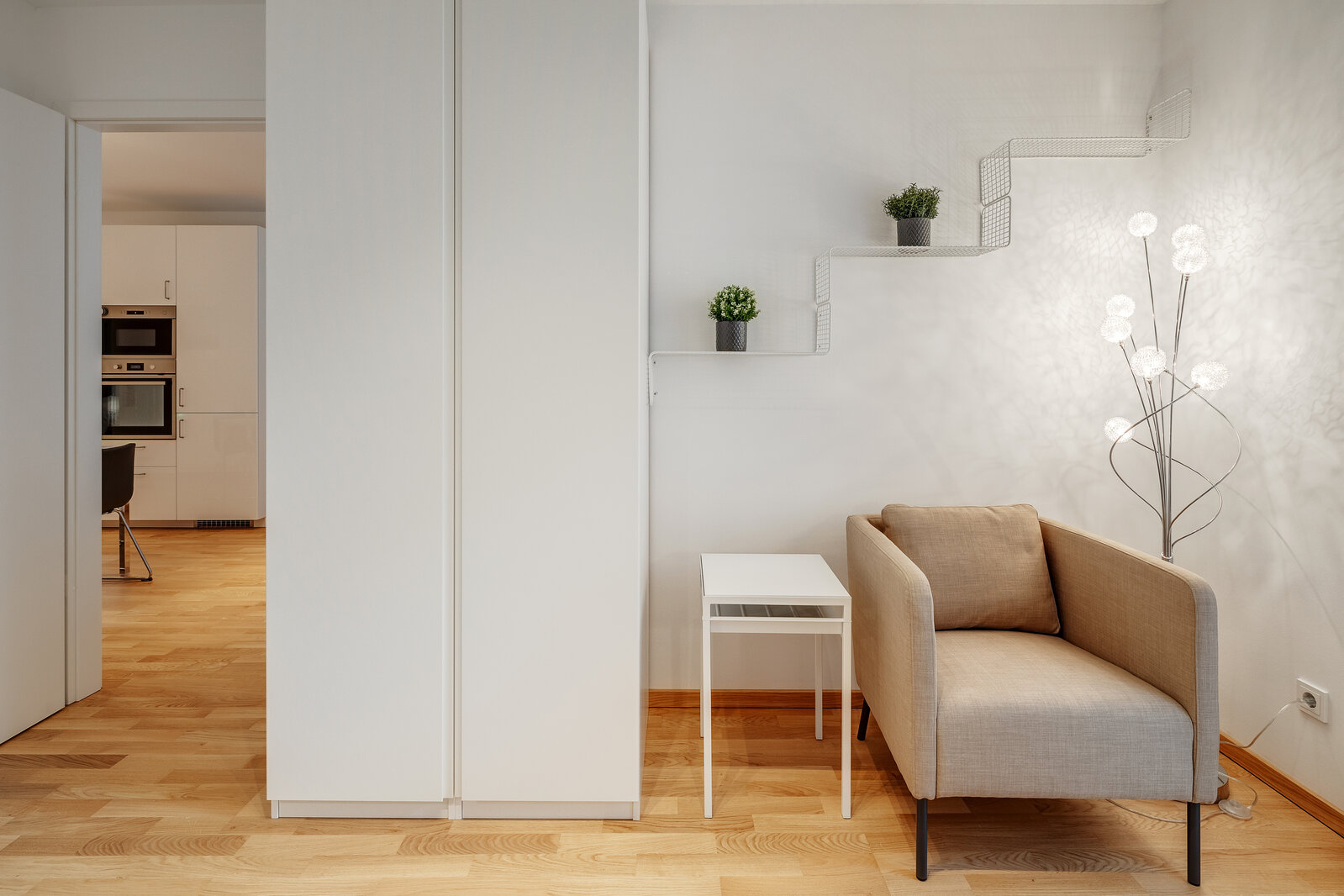 Attractive, modern apartment in the university district - Photo 2