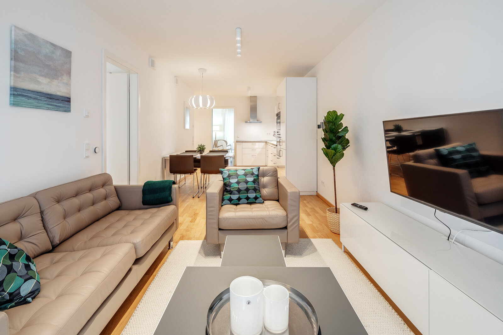 Attractive, modern apartment in the university district - Photo 1