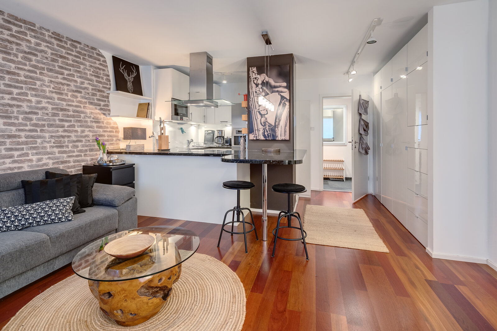 Modern, fully furnished city apartment - Photo 4