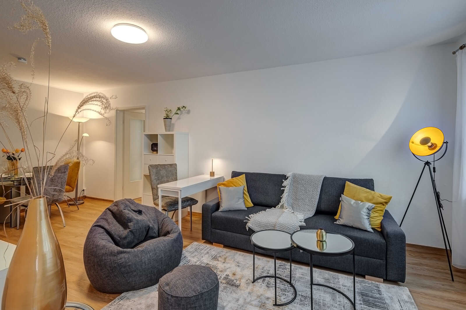 Spacious 3-room ground-floor apartment for rent - Foto 2