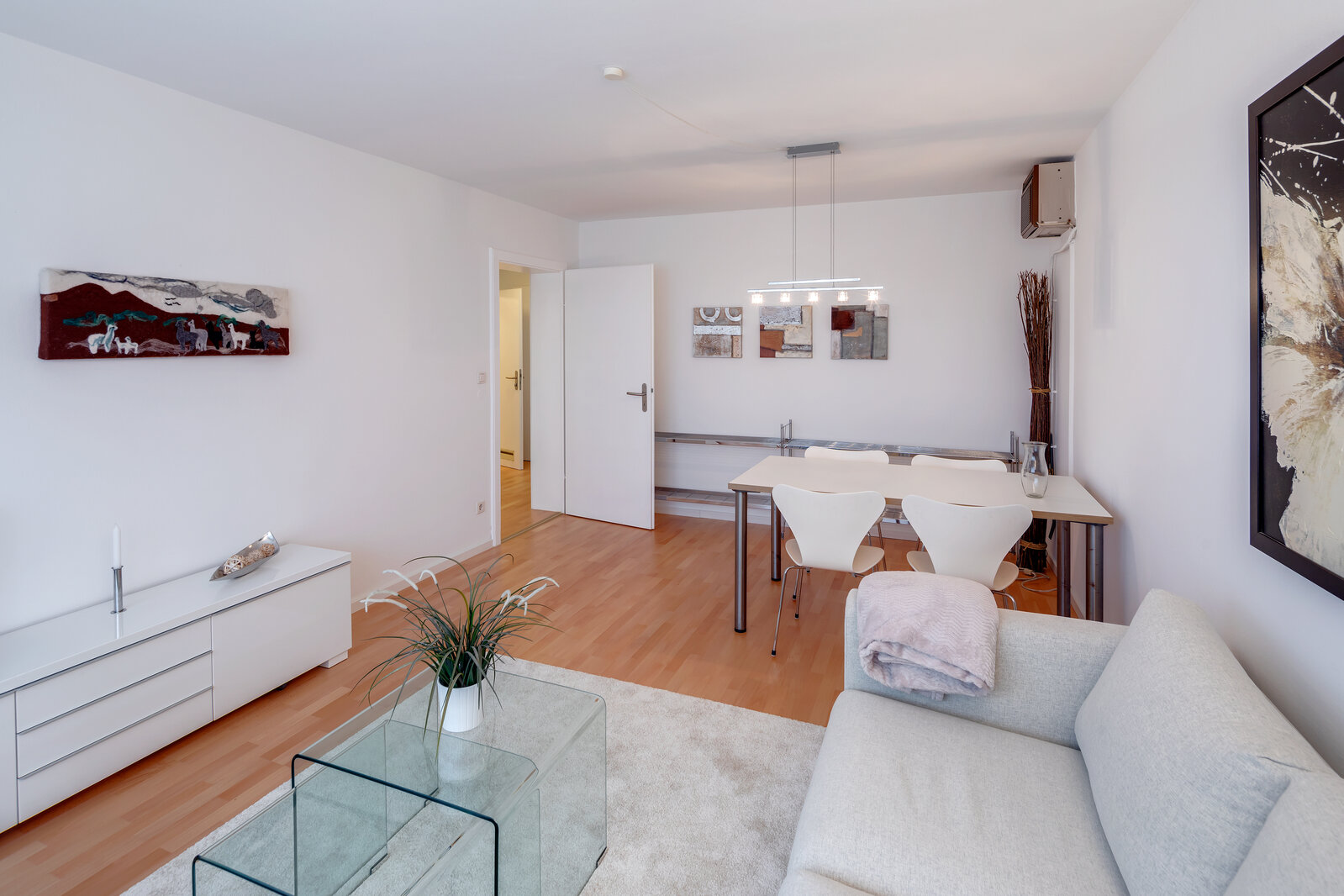 Good location near subway station U1 Silberhornstraße - Photo 3