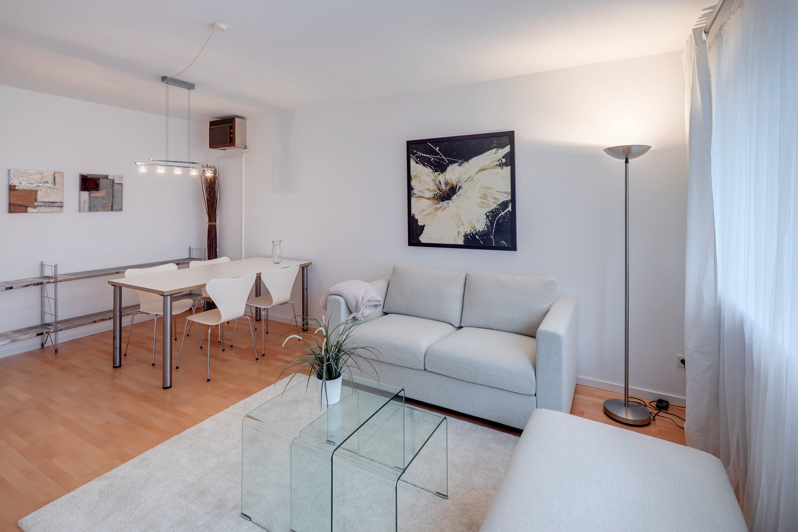 Good location near subway station U1 Silberhornstraße - Photo 1