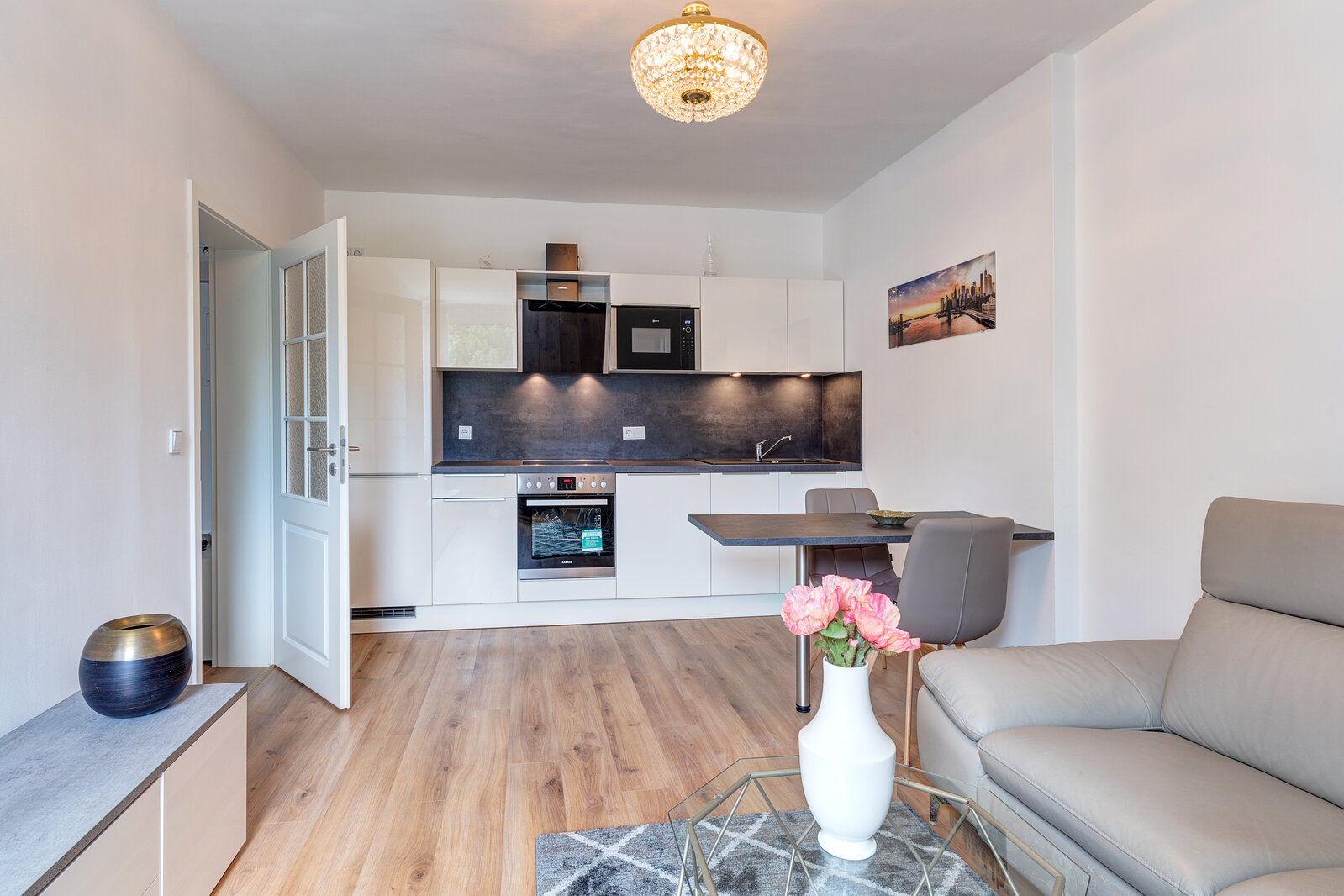 Beautifully furnished apartment in Oberföhring - Photo 1