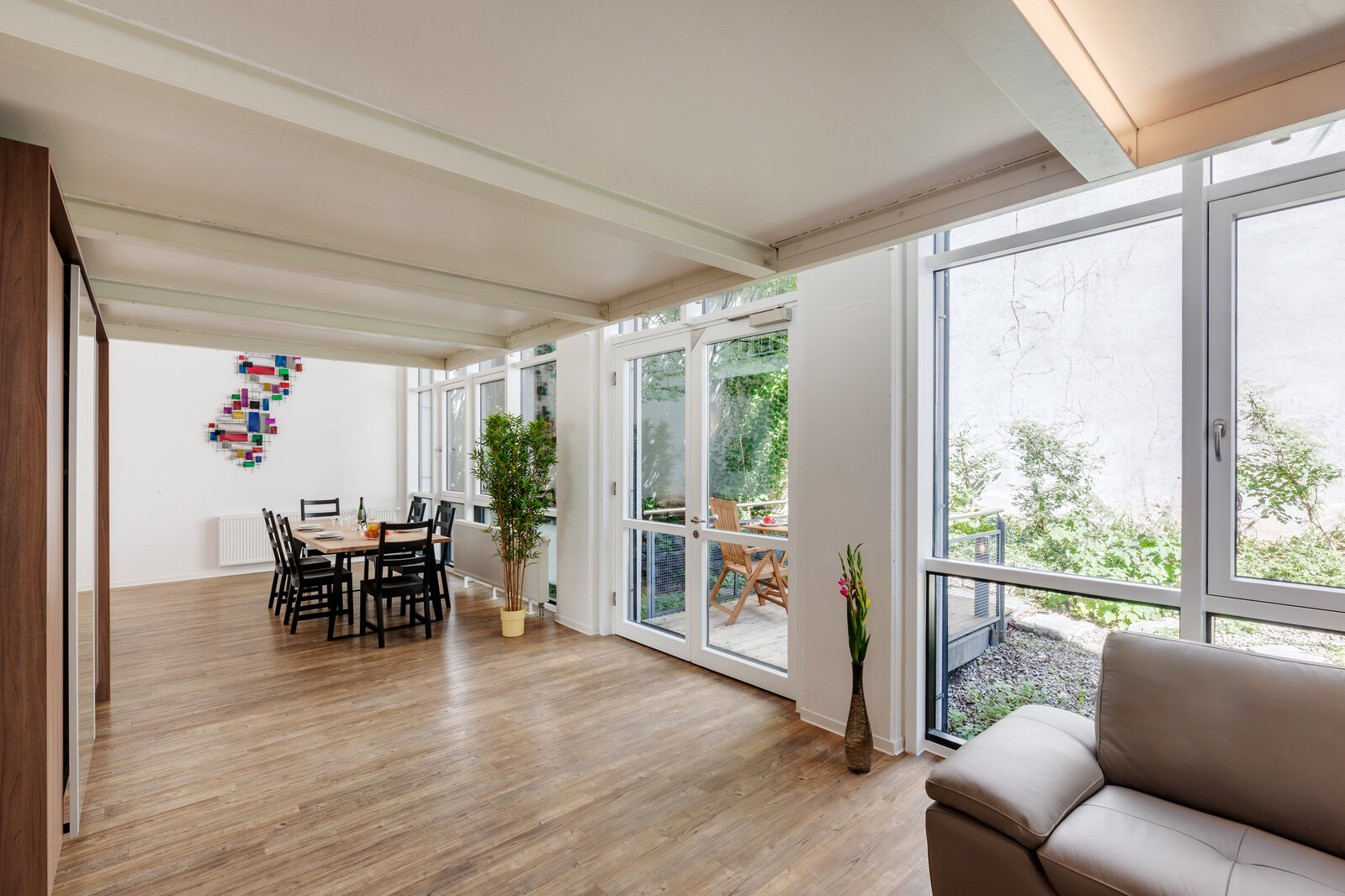 Light-flooded gallery apartment with terrace - Photo 2