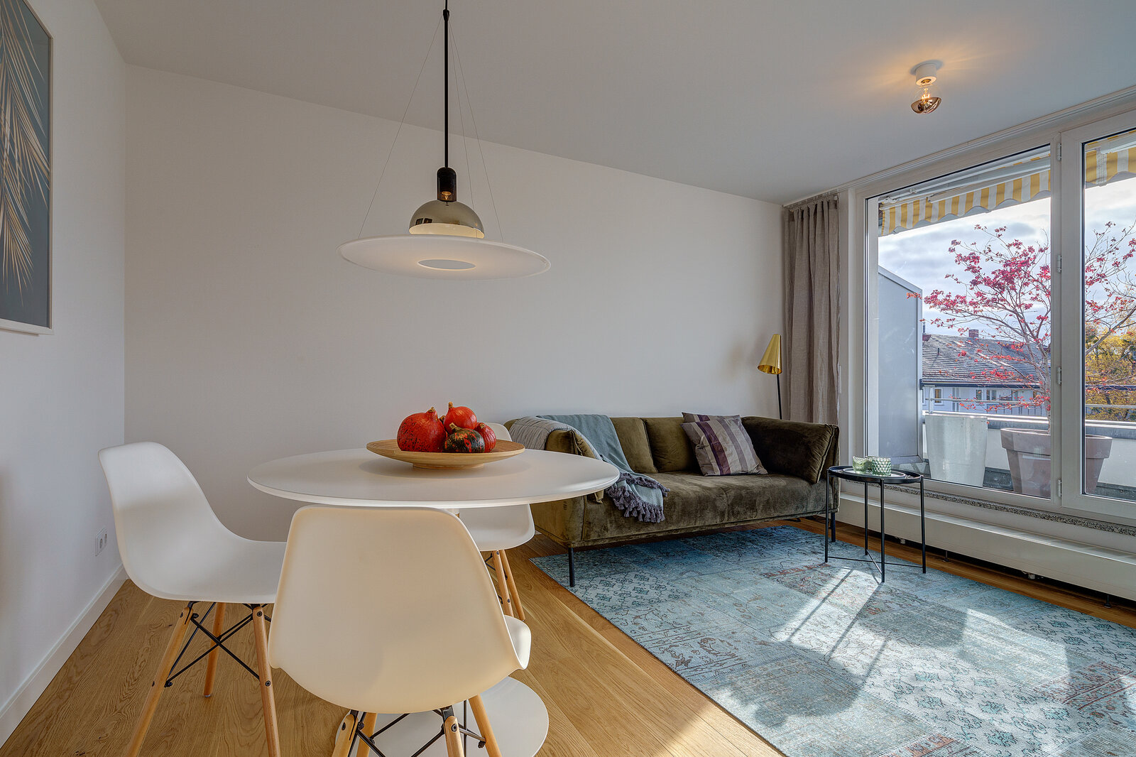 Bright rooftop terrace apartment for rent - Foto 1
