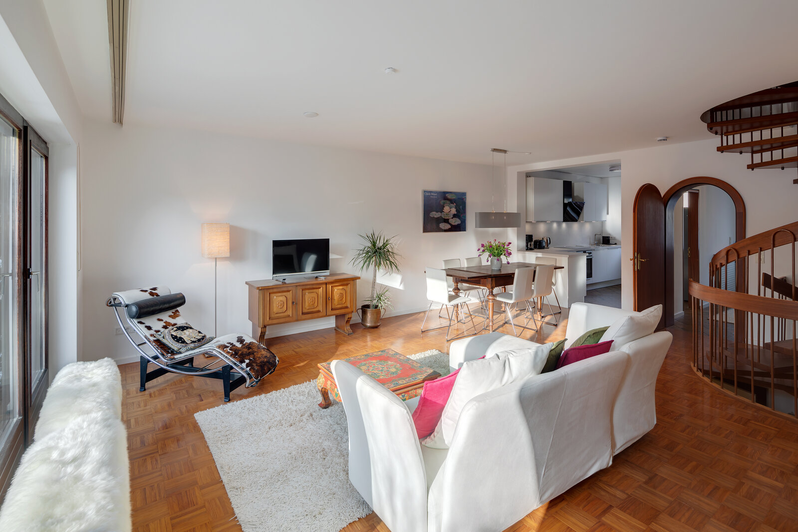 Bright, stylish corner townhouse - Photo 2