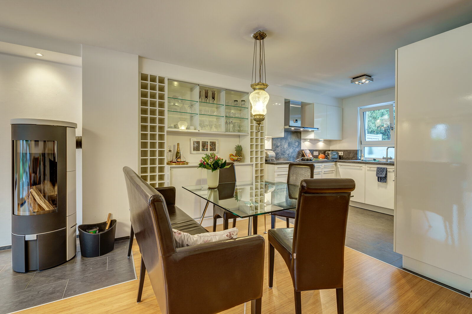 Modernized townhouse with large study - Photo 5